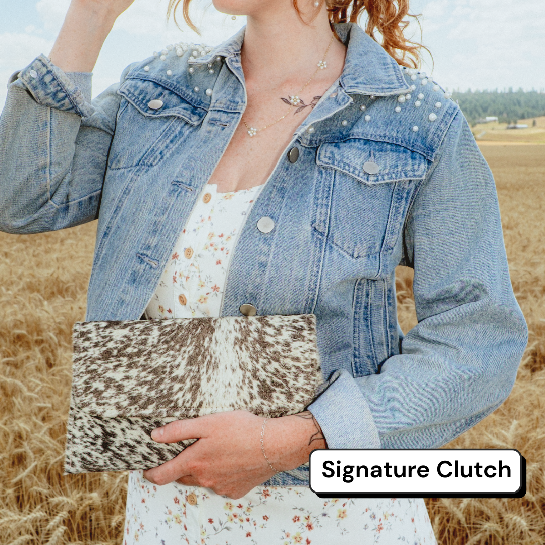 SIGNATURE CLUTCH