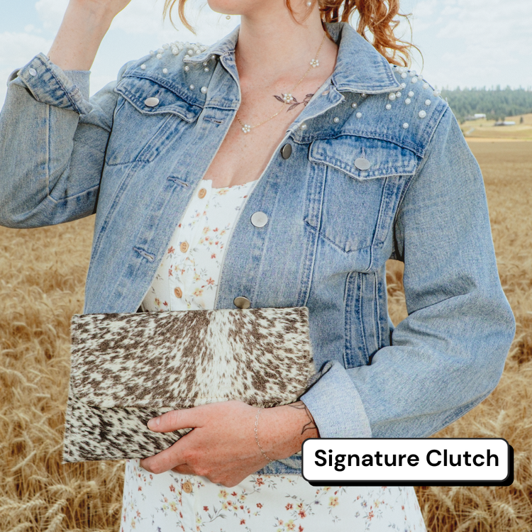 SIGNATURE CLUTCH