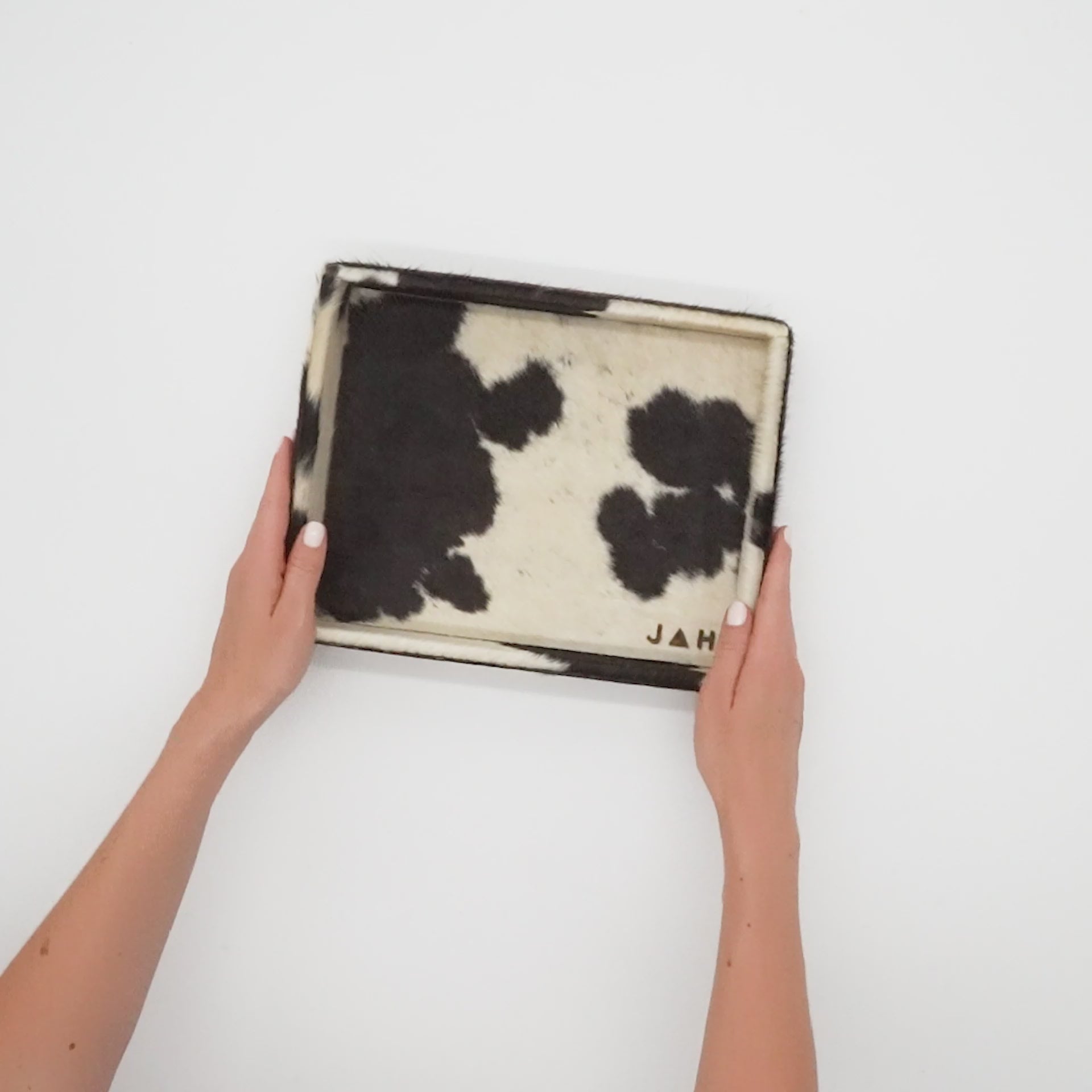 Load video: Authentic cowhide organize tray Petite