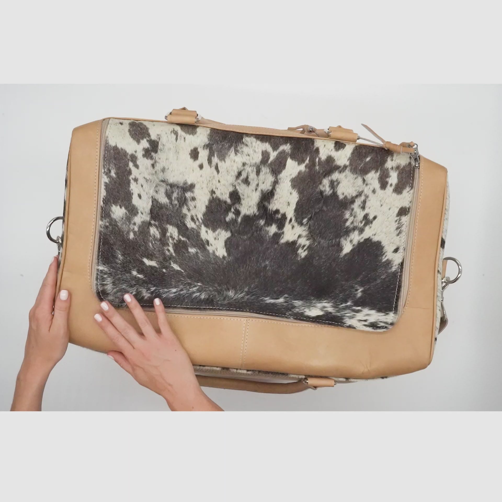 Load video: Weekender Bag product details closer look