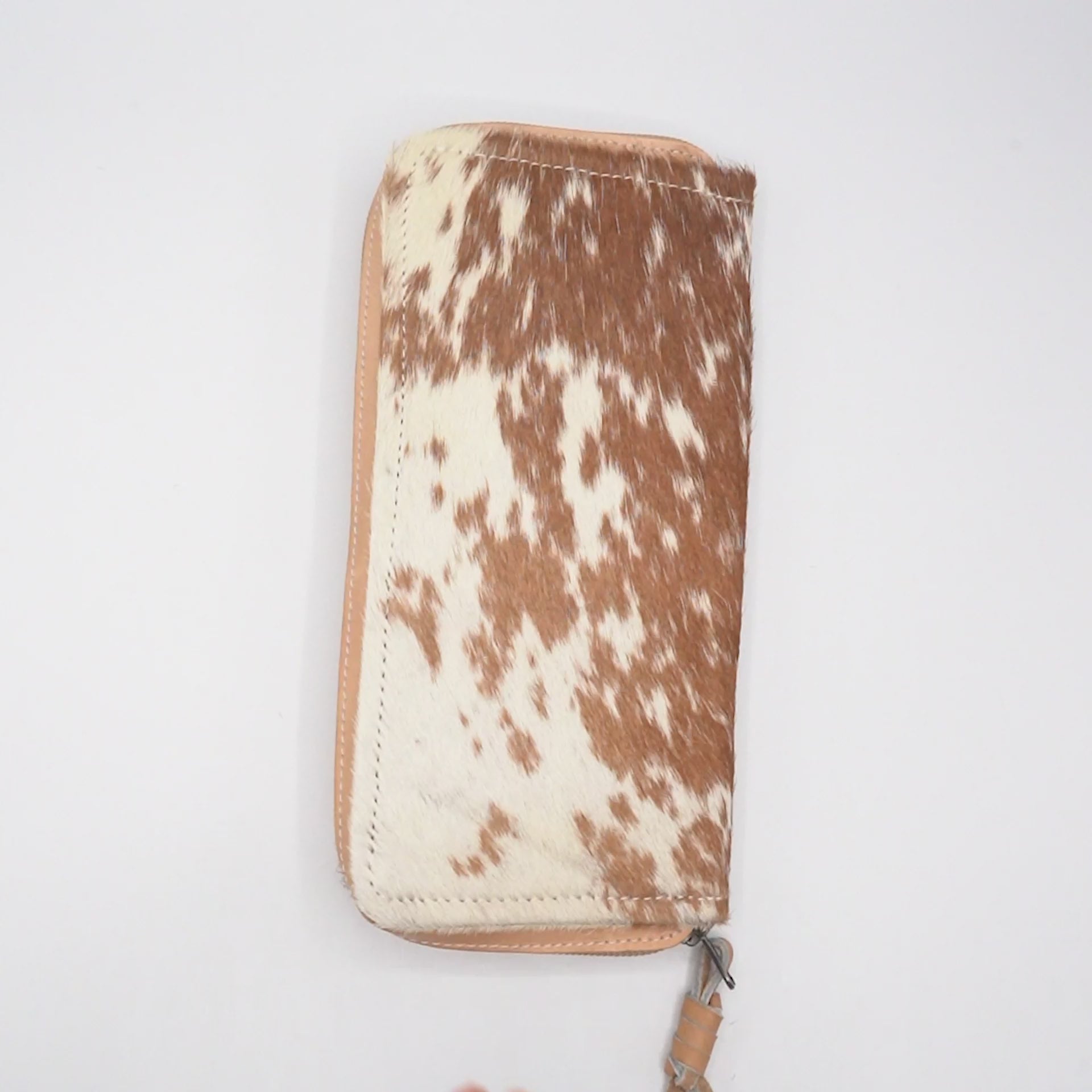 Load video: Continental Wallet Product Details